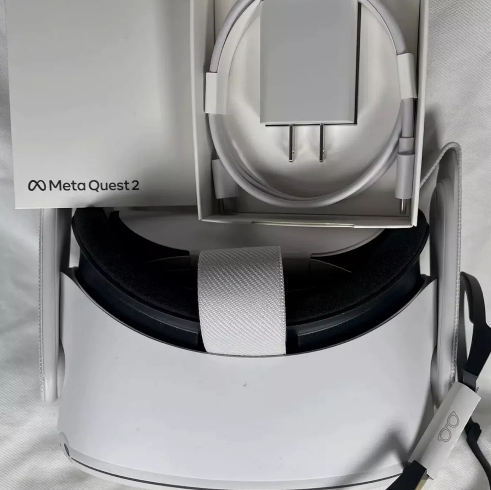 Oculus Quest 2 128GB All-in-one VR Headset - White Headset ONLY No Controllers